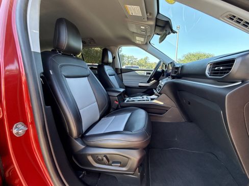 Used 2024 Ford Explorer XLT w/ Equipment Group 202A image 10