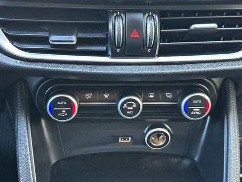 Used 2019 Alfa Romeo Stelvio Base image 23