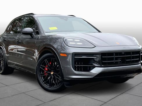 Used 2025 Porsche Cayenne GTS image 2