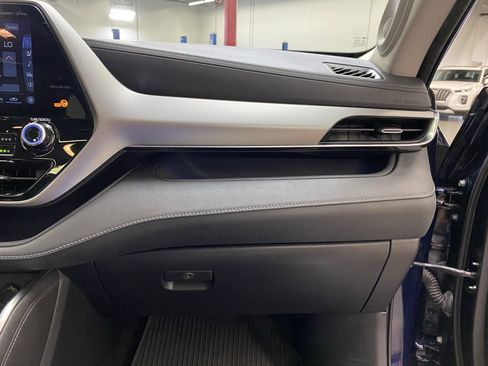 Used 2022 Toyota Highlander Platinum image 41