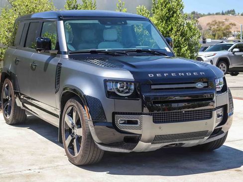 Used 2025 Land Rover Defender 110 V8 AWD/4WD image 3