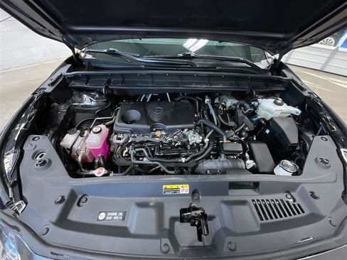 Used 2022 Toyota Highlander LE image 29