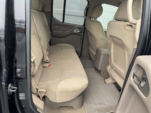 Used 2009 Nissan Frontier SE w/ SE Value Truck Pkg image 19