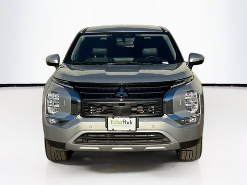 Used 2024 Mitsubishi Outlander SE Black Edition image 2