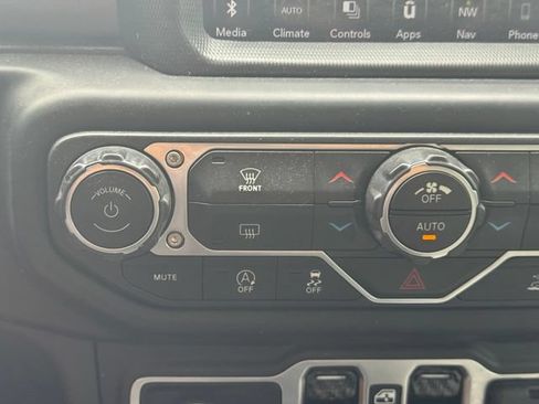 Used 2021 Jeep Gladiator Mojave AWD/4WD image 35