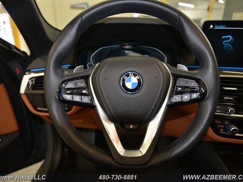 Used 2022 BMW 530e w/ Premium Package image 26