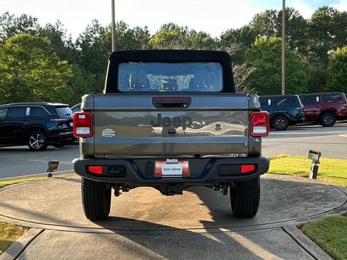 Used 2024 Jeep Gladiator Sport AWD/4WD image 6