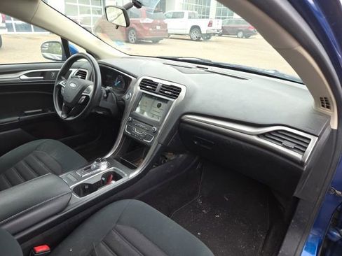 Used 2018 Ford Fusion SE w/ Fusion SE Technology Package image 11