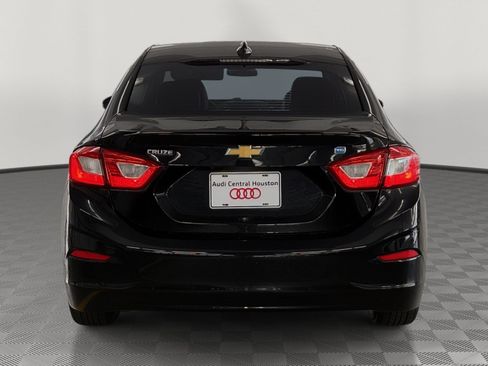 Used 2018 Chevrolet Cruze LT w/ Leather Package FWD image 10