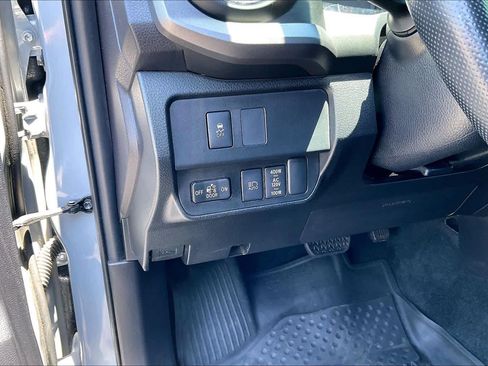 Used 2020 Toyota Tacoma TRD Off-Road w/ Technology Package AWD/4WD image 32