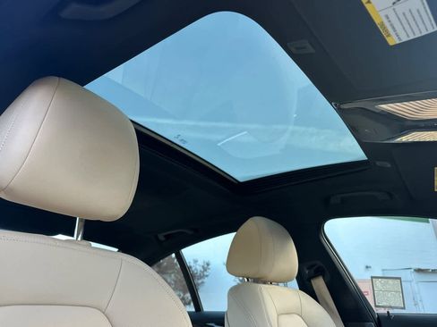 Used 2019 BMW 530e image 17