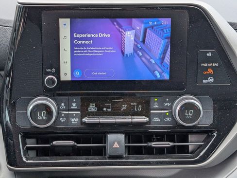 Used 2023 Toyota Highlander L image 17