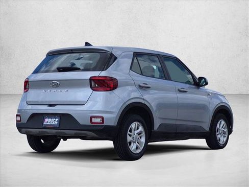 Used 2021 Hyundai Venue SE FWD image 5