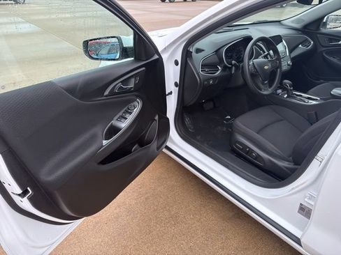 Used 2024 Chevrolet Malibu LT image 9