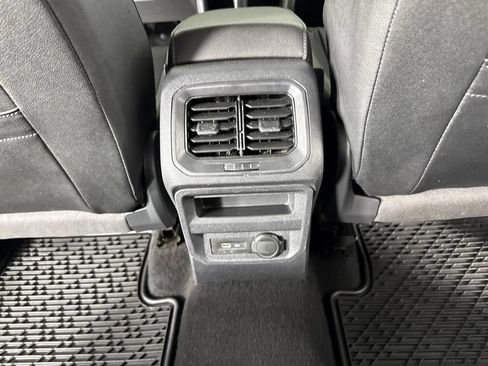 Used 2023 Volkswagen Tiguan SE AWD/4WD image 33