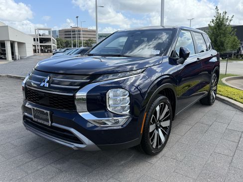 Used 2025 Mitsubishi Outlander SE AWD/4WD image 3