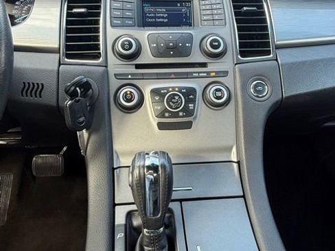 Used 2017 Ford Taurus SEL image 20