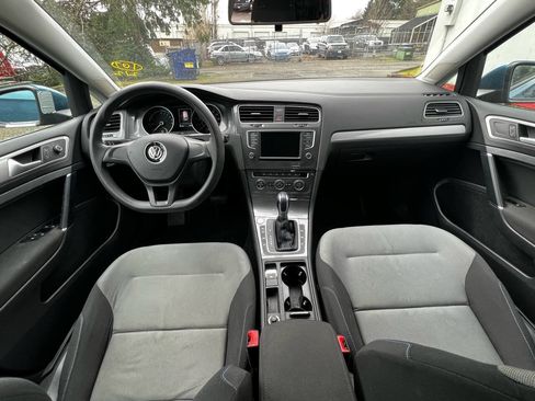 Used 2016 Volkswagen e-Golf SE w/ DC Fast Charging Package image 14