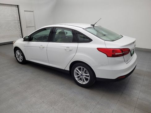 Used 2018 Ford Focus SE FWD image 3