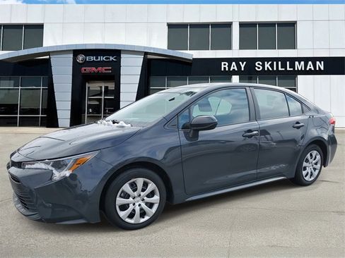 Used 2024 Toyota Corolla LE image 3