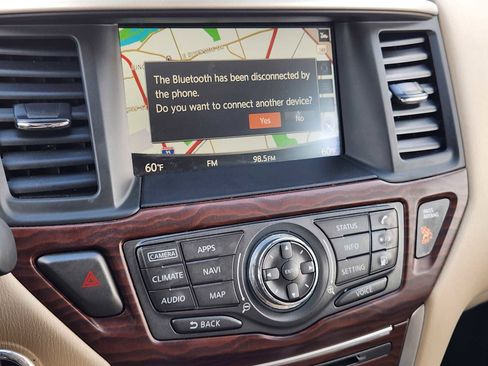 Used 2020 Nissan Pathfinder Platinum image 17