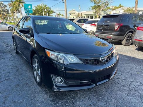Used 2014 Toyota Camry SE w/ Leather Package FWD image 7