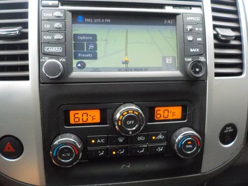 Used 2017 Nissan Frontier PRO-4X AWD/4WD image 18