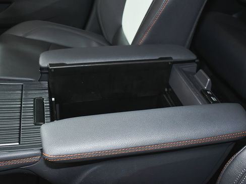 Used 2024 Toyota Sienna XSE image 8