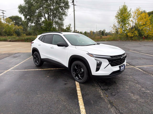 New 2026 Chevrolet Trax LT w/ Driver Confidence Package FWD image 3