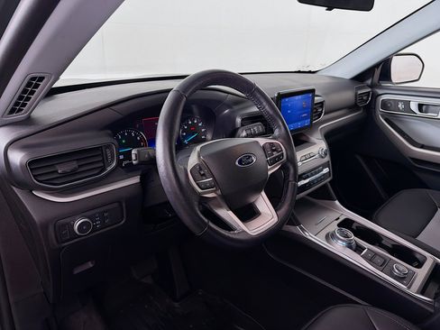 Used 2022 Ford Explorer XLT w/ Equipment Group 202A image 10