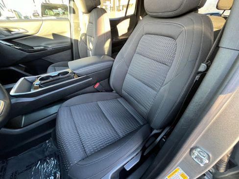 Used 2025 Chevrolet Equinox LT image 36