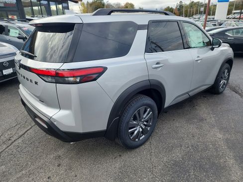 New 2025 Nissan Pathfinder SV w/ Black Appearance Package image 8