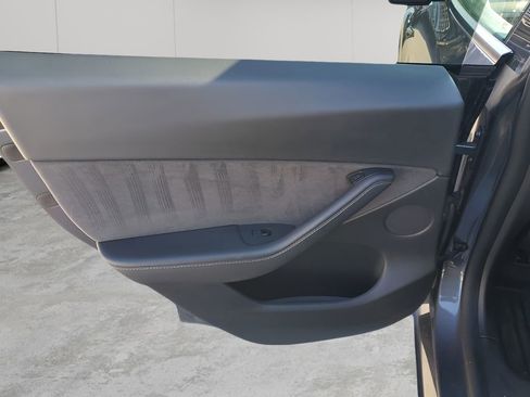 Used 2021 Tesla Model Y Long Range image 35