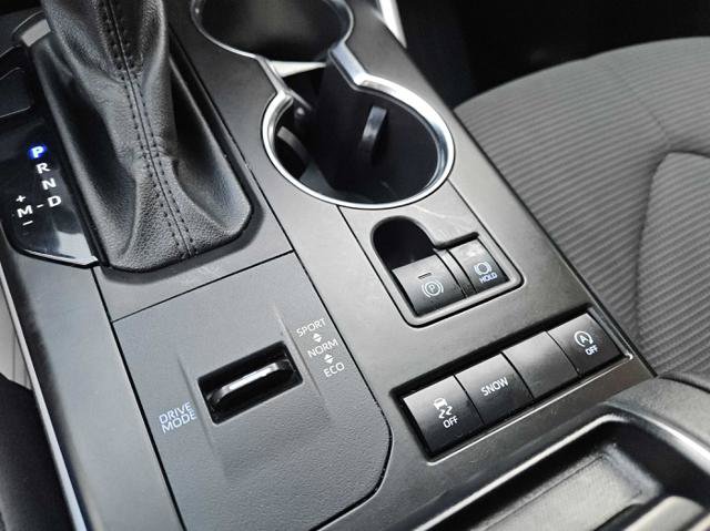 Used 2021 Toyota Highlander L FWD image 18