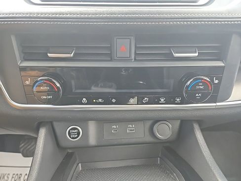 Used 2023 Nissan Rogue SV w/ SV Premium B Package AWD/4WD image 19