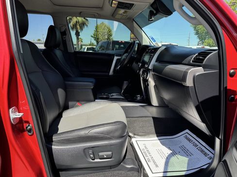Used 2020 Toyota 4Runner SR5 Premium w/ Moonroof Package AWD/4WD image 14