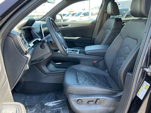 Certified 2024 Volkswagen Atlas Cross Sport SE FWD image 13