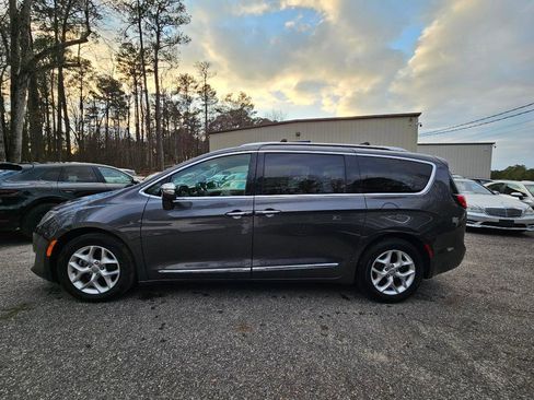 Used 2020 Chrysler Pacifica Limited image 4