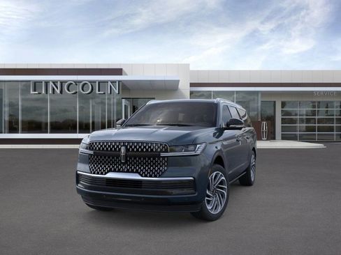 New 2025 Lincoln Navigator L Reserve image 2