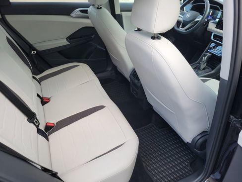 Certified 2025 Volkswagen Taos SE w/ Panoramic Sunroof Package image 33