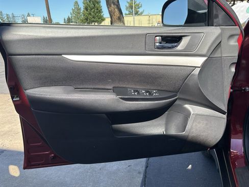 Used 2013 Subaru Outback 2.5i Premium AWD/4WD image 30