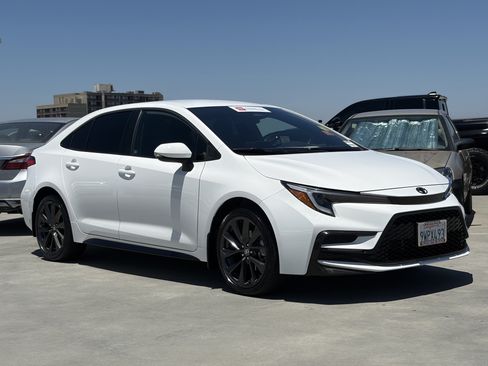 Certified 2025 Toyota Corolla SE FWD image 2