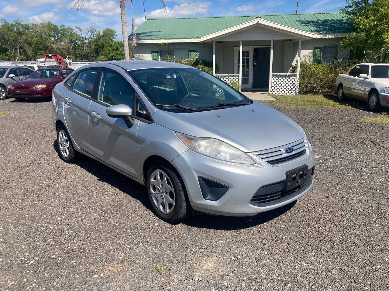 Used 2013 Ford Fiesta S w/ Convenience Pkg FWD image 2