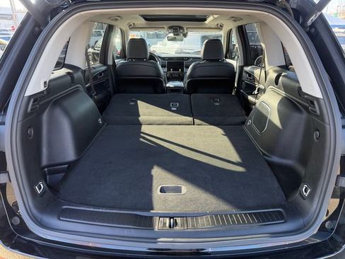 Used 2023 Jeep Grand Cherokee Limited w/ Luxury Tech Group II image 37