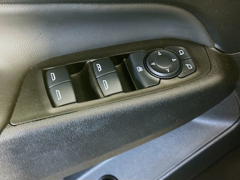 Used 2024 Chevrolet Equinox LT FWD image 15