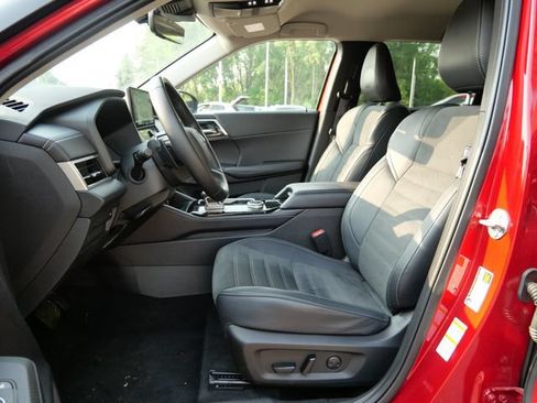Used 2025 Mitsubishi Outlander SE AWD/4WD image 14