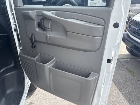 Used 2013 Chevrolet Express 3500 w/ Chrome Appearance Package RWD image 20