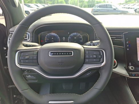 Used 2025 Jeep Wagoneer L 4WD image 19