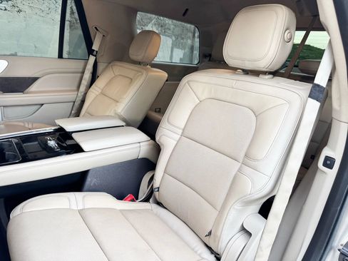 Used 2018 Lincoln Navigator Reserve w/ Technology Package image 19