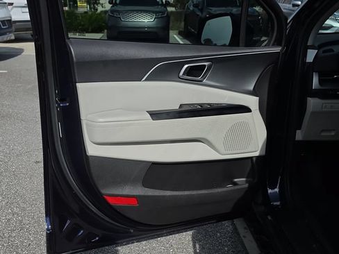 Certified 2022 Kia Carnival LX FWD image 16
